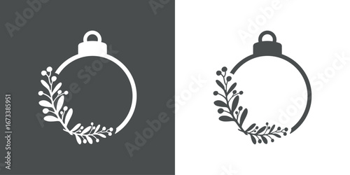 Tiempo de Navidad. Logo con silueta de bola de navidad con rama con hojas y bayas de muérdago o acebo para tarjetas y felicitaciones