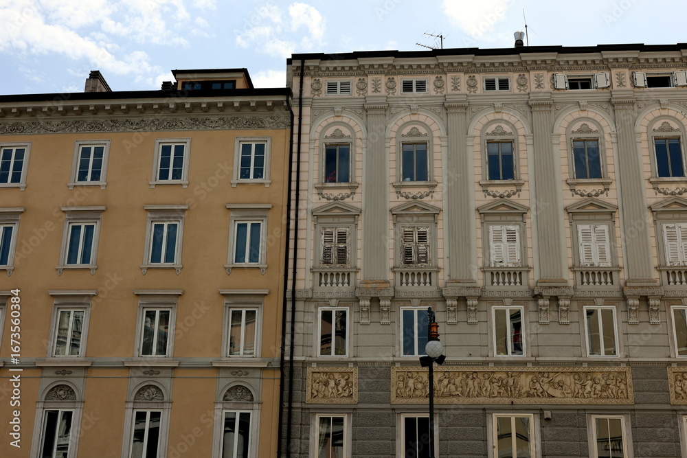 Fototapeta premium Hausfassaden in der Altstadt von Triest