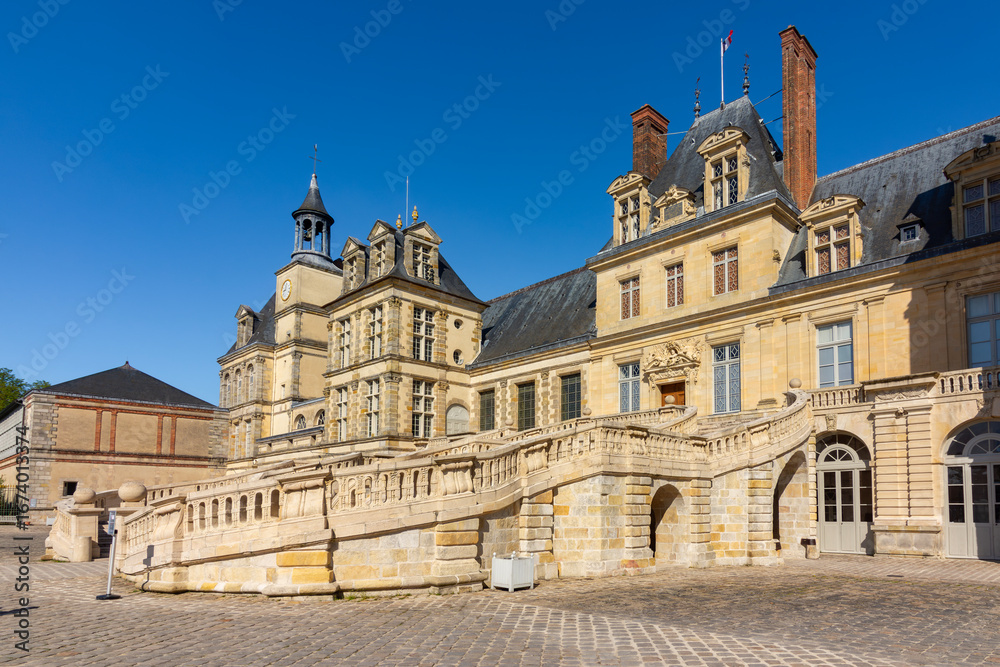 Fototapeta premium Medieval Fontainebleau palace (Chateau de Fontainebleau) in France