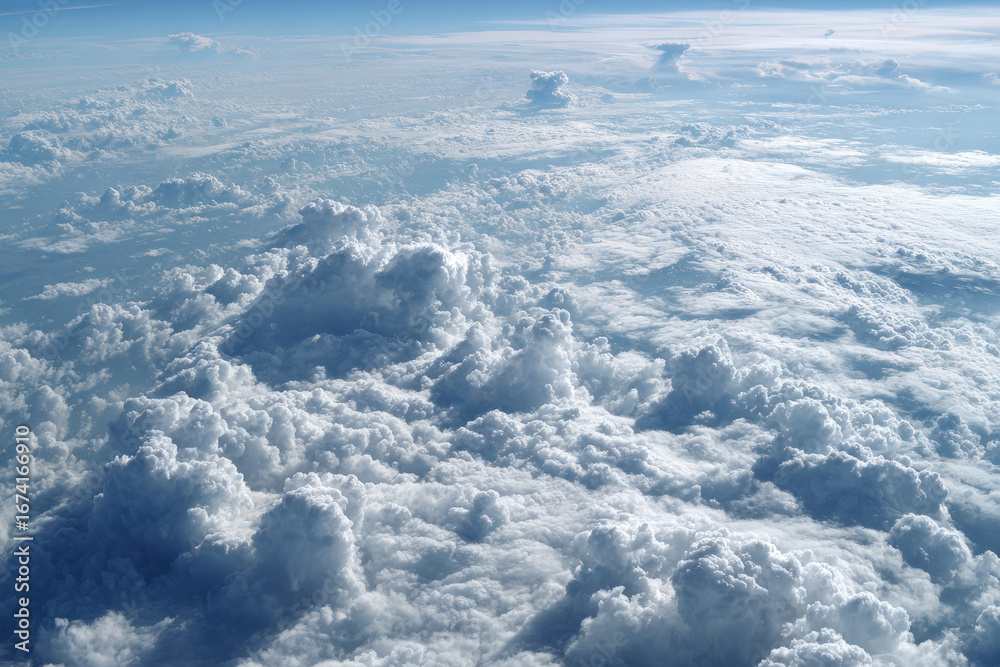 Obraz premium breathtaking aerial shot of vast ocean surface emphasizing reflections of fluffy clouds