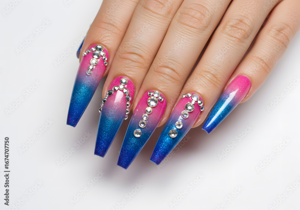 Obraz premium Gradient nails with rhinestones