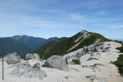 日本百名山　鳳凰三山の山頂からの早朝の眺望