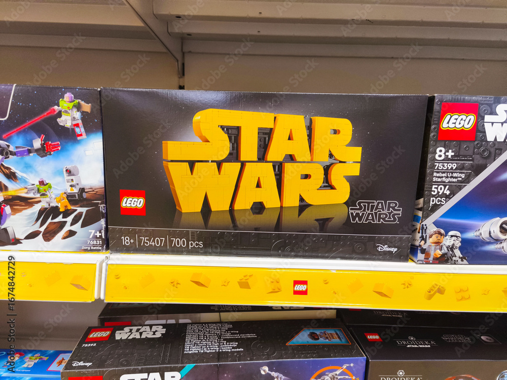 Fototapeta premium Potsdam, Germany - August 30, 2025: LEGO Star Wars building set displayed on store shelf, featuring iconic characters and spacecraft, perfect for fans and collectors of all ages