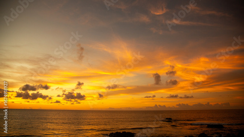 夏の夕景の空と海。