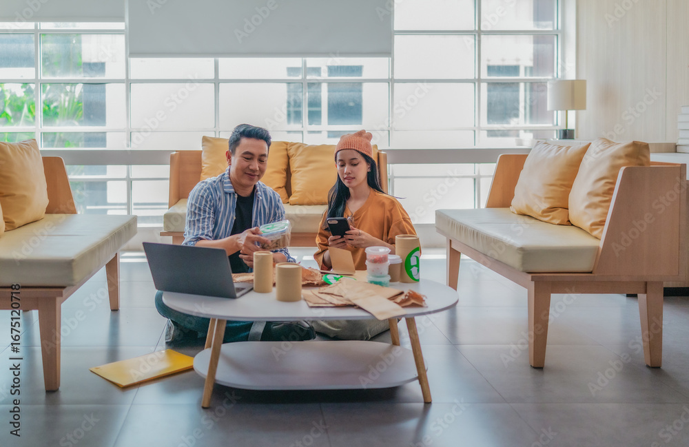 Obraz premium Startup Founders Testing Eco Packaging Ideas