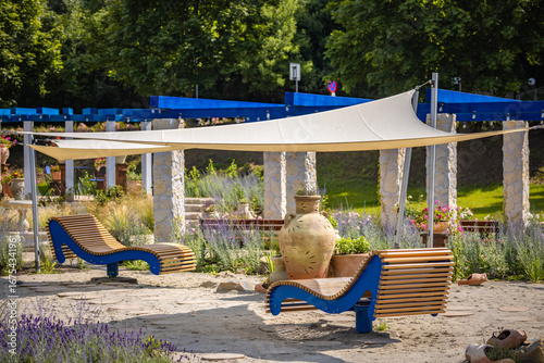 Fototapeta Naklejka Na Ścianę i Meble -  Ogrody Greckie na Zapopradziu w Muszynie latem.