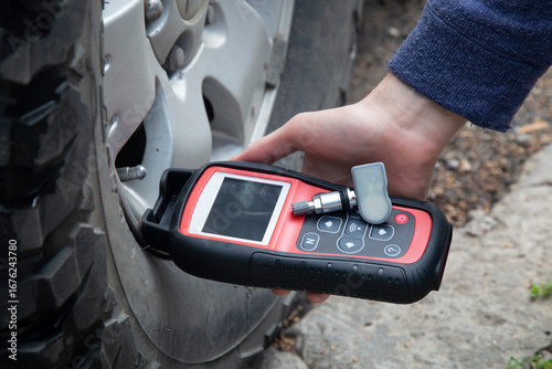 TPMS sensor programmer.Tire pressure sensors.
