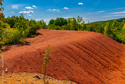 Schilderij op canvas Exhausted bauxite open pit mine