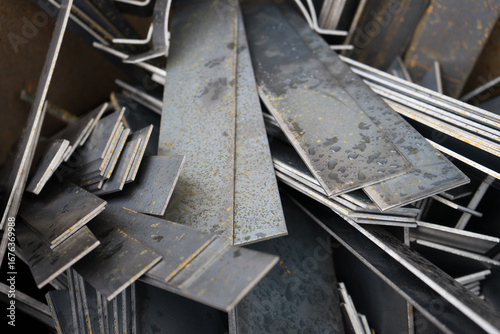 切断された鉄の板