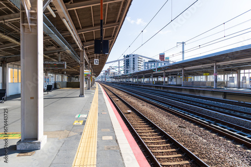 新幹線のホーム（西明石駅）