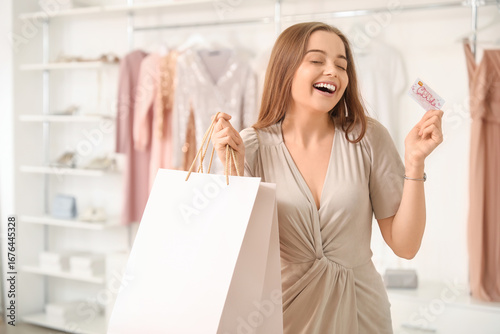Young woman with shopping b...