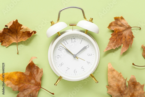 Alarm clock with autumn lea...