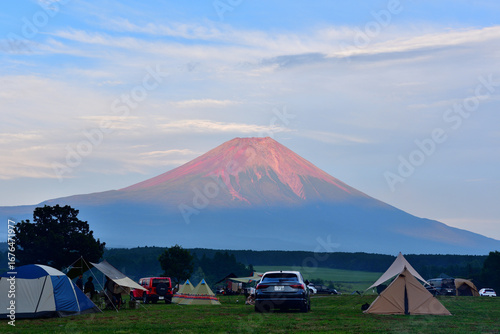 夕焼け富士山を望みながらオートキャンプ