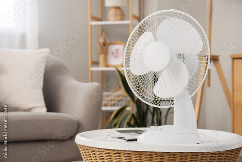 Electric fan and magazine o...