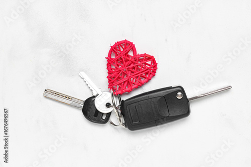 Car keys with heart on whit...