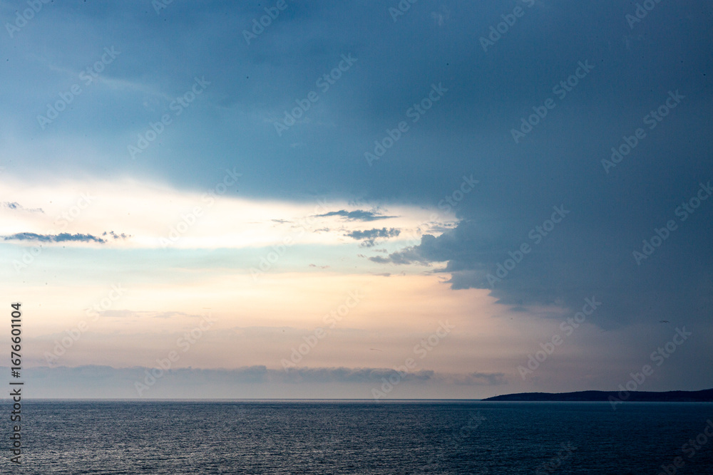 Fototapeta premium Sunset on the sea shore with dramatic sky