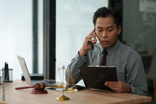 Wallpaper Mural Lawyers use smartphones to talk to clients about legal advice. Torontodigital.ca