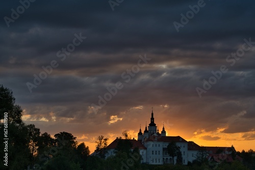 Zachód słońca. Zespół cerkiewno-klasztorny w Supraślu