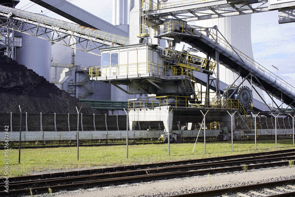 Naklejka premium According to an agreement between the energy provider and the city of Hannover, the coal-fired power plant is to be shut down by 2026 at the latest. Hannover, Germany, end of August 2025.