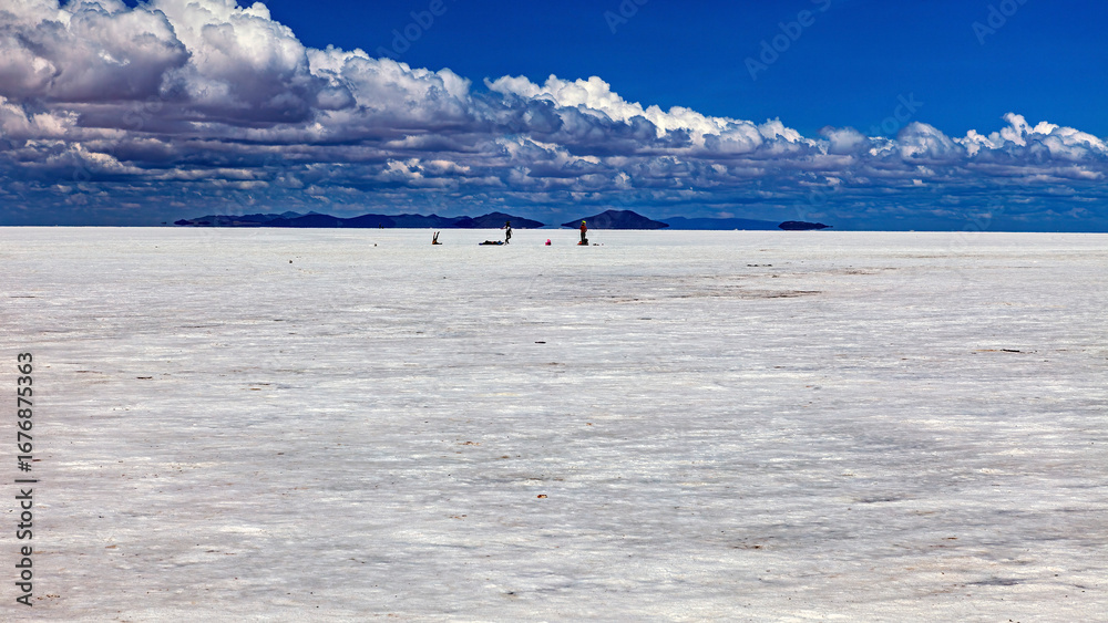 Obraz premium The salt flat of the Salar de Uyuni in Bolivia