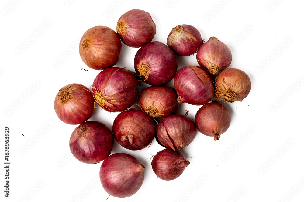 Obraz premium Photo of shallots taken with a high-resolution camera using the focus-stacking technique on a white background.