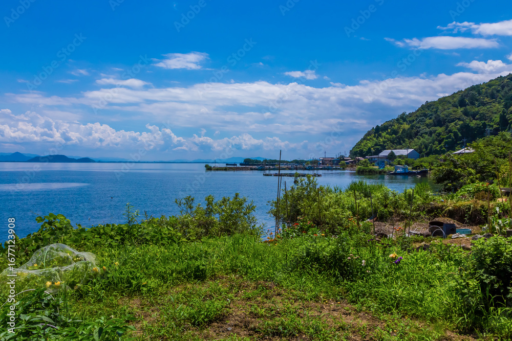 Obraz premium 沖島の湖畔風景