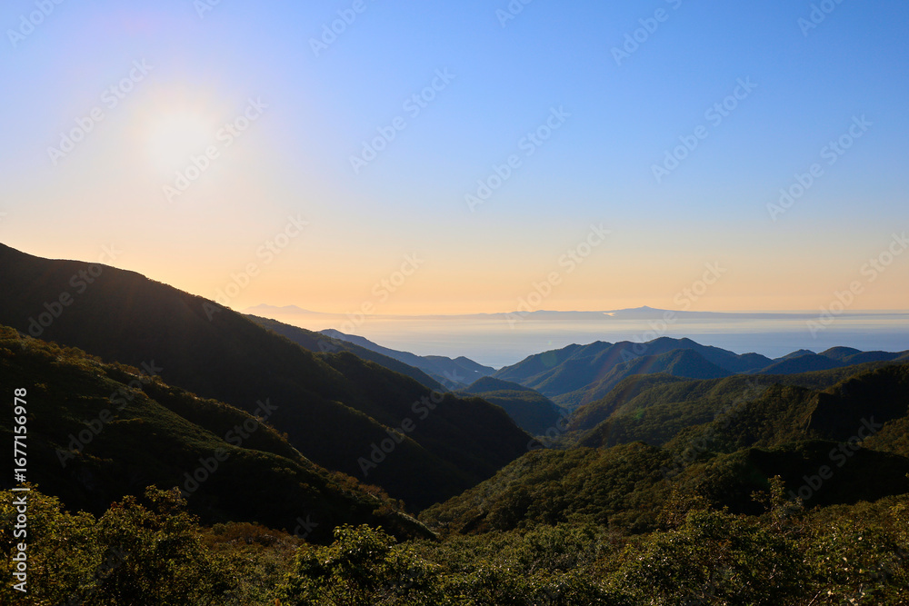 Obraz premium 知床峠より国後島