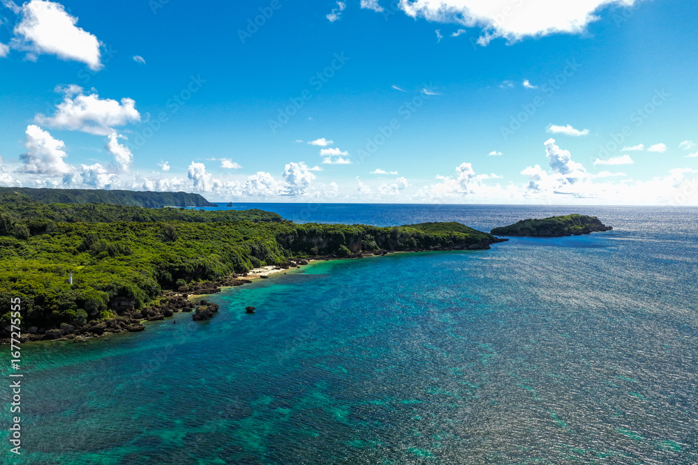 Fototapeta premium Remote Natural Beach and Village Coastline, Nago, Okinawa, Japan （沖縄 名護市 無名の自然海岸と集落の海岸線）