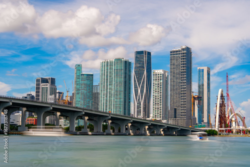 Quadro su tela Miami downtown scene over the bay