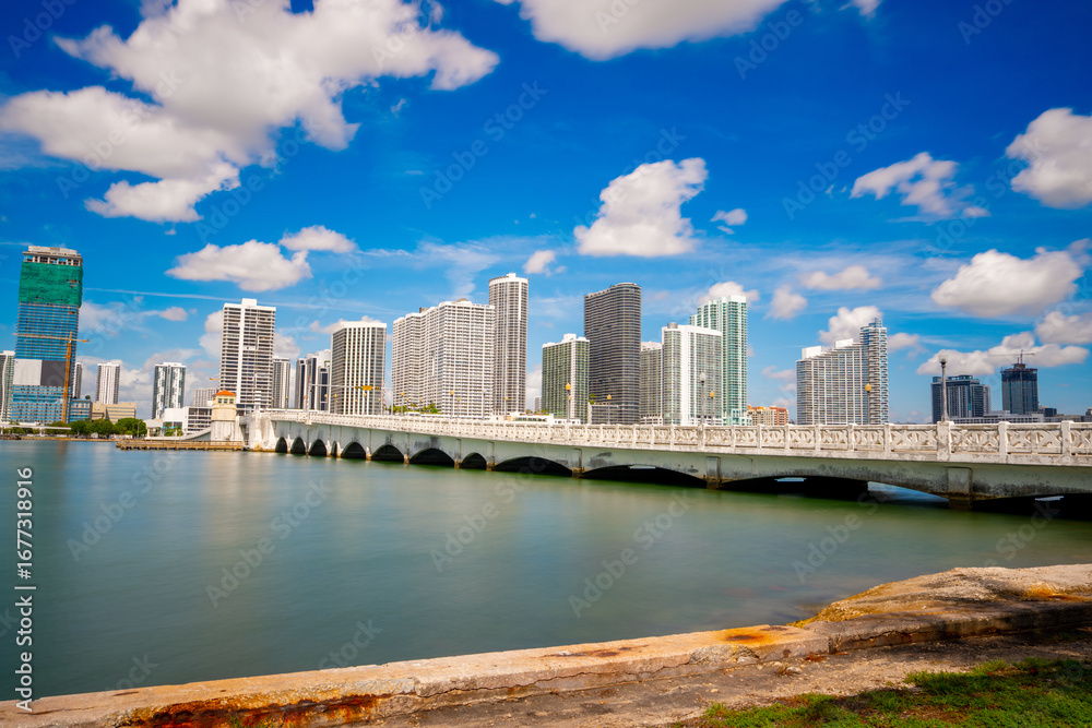 Obraz premium Photo of Edgewater Miami. Long exposure image View of cityscape by the bay. Historic Venetian Causeway drawbridge