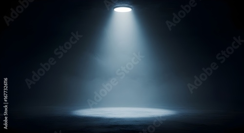 Pared de cemento abstracta oscura vacía y sala de estudio con textura interior flotante de humo para exhibir los productos de fondo de pared.