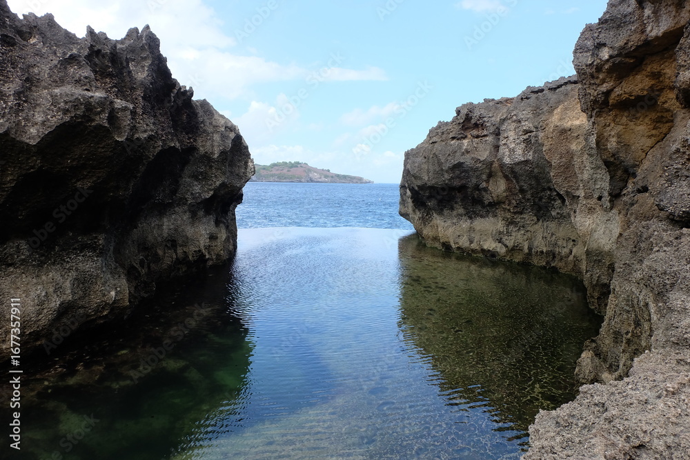 Fototapeta premium Nusa Penida island, Bali, Indonesia: Kelingking cliff, Broken beach, Atuh beach, Diamond beach, Banah cliff, Crystal Bay beach and Angel's Billabong, the devil pool