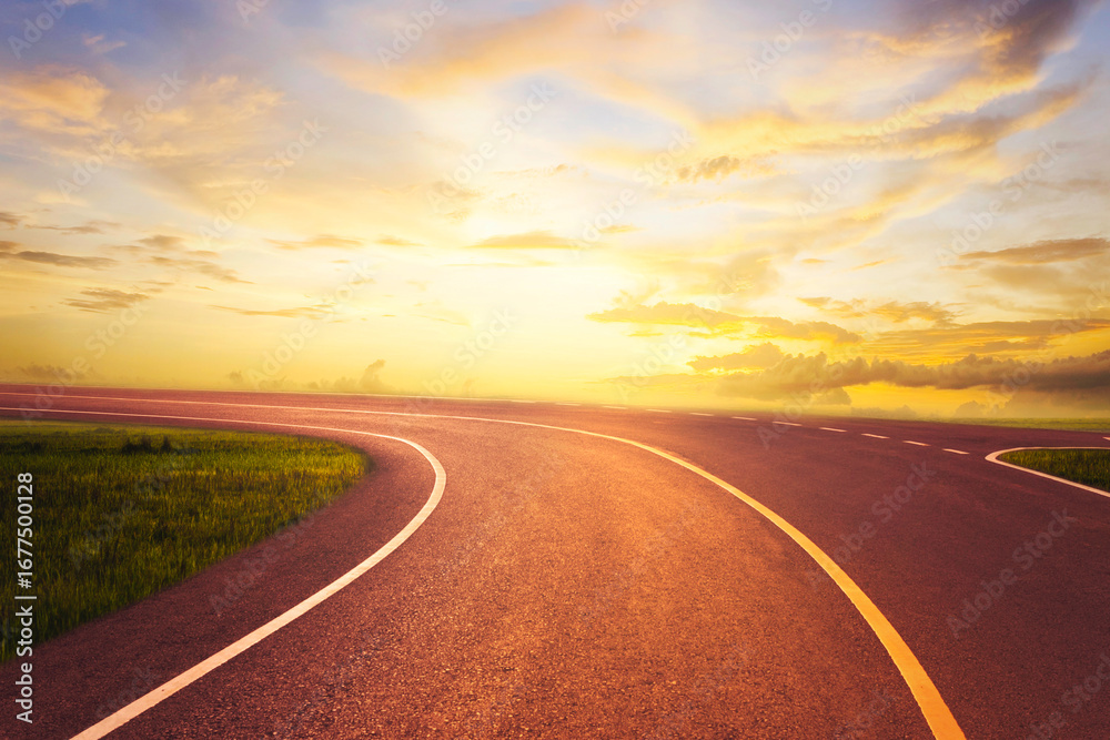 Naklejka premium street and lawn during sunset