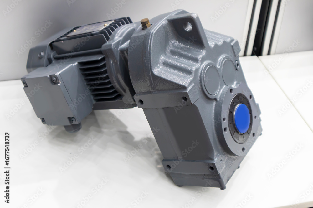 Fototapeta premium Motorized mechanical machinery for rotating the conveyor mechanism in warehouse factories