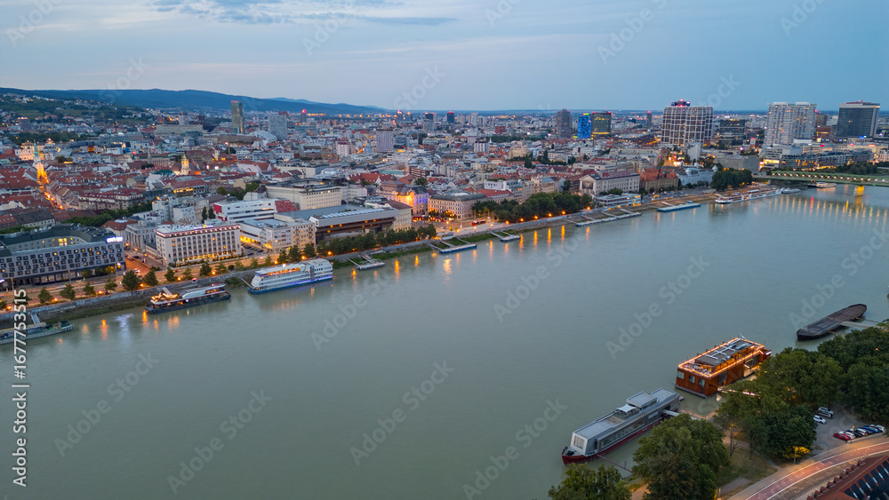 Fototapeta premium Saunset panorama of Danube in Bratislava, Slovakia