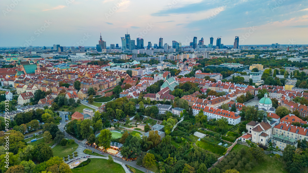 Obraz premium Sunset panorama of Warsaw in Poland