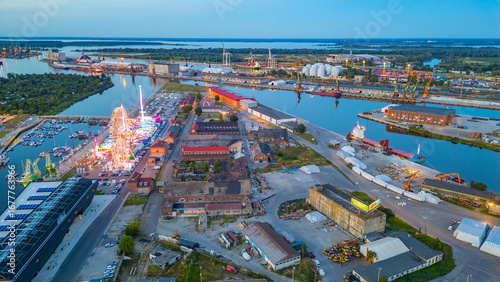 Fotografia Sunset view of amusement park in Szczecin, Poland