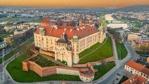 Slika na platnu Sunset aerial view of the Wawel castle in the polish city Krakow