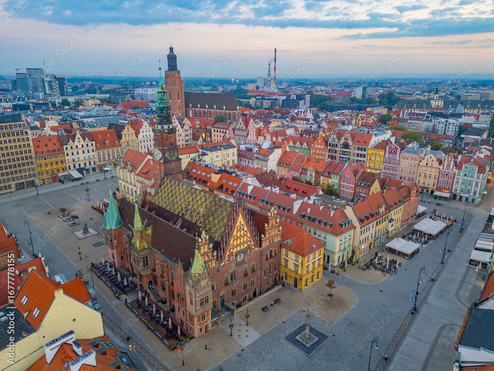 Fototapeta premium Sunrise panorama view of Rynek square in Wroclaw, Poland