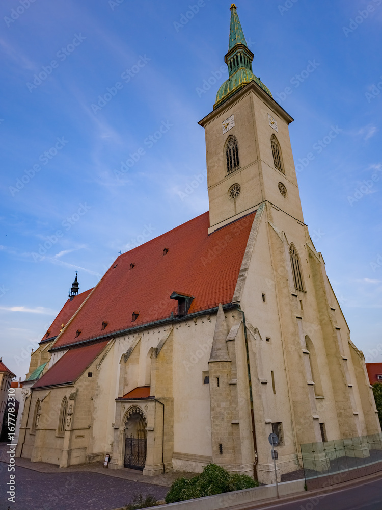 Obraz premium Sunset at St. Martin's Cathedral in Bratislava, Slovakia