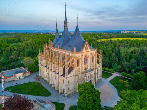 Fotografía Sunset view of Saint Barbara cathedral in Kutna Hora, Czech repu