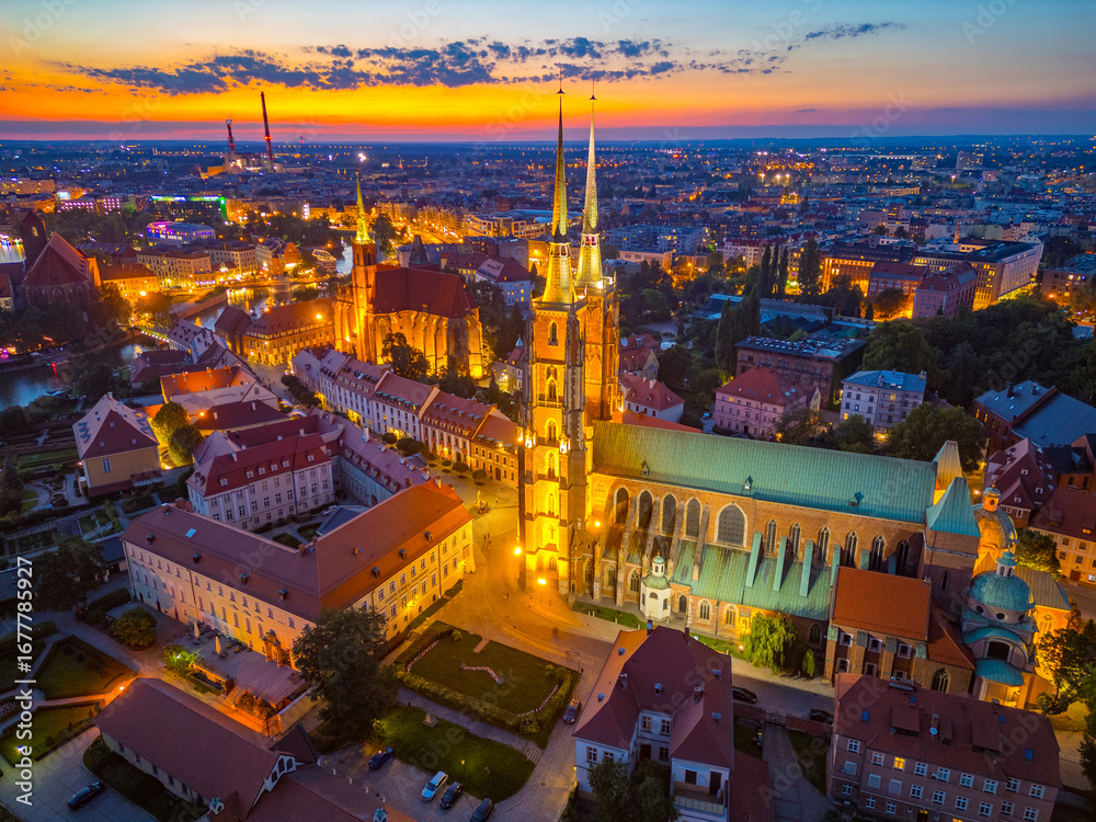 Fototapeta premium Night view of church of the Holy Cross and St Bartholomew and ca