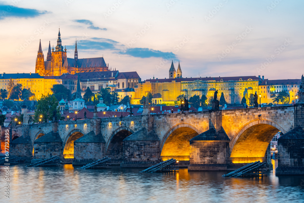 Naklejka premium Sunset panorama of Prague dominated by the Prague castle, Czech