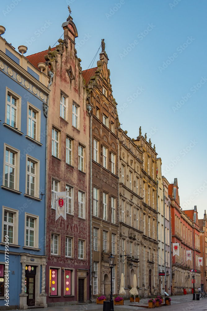 Fototapeta premium Sunrise view of colourful houses at Dlugi Targ square in Gdansk,
