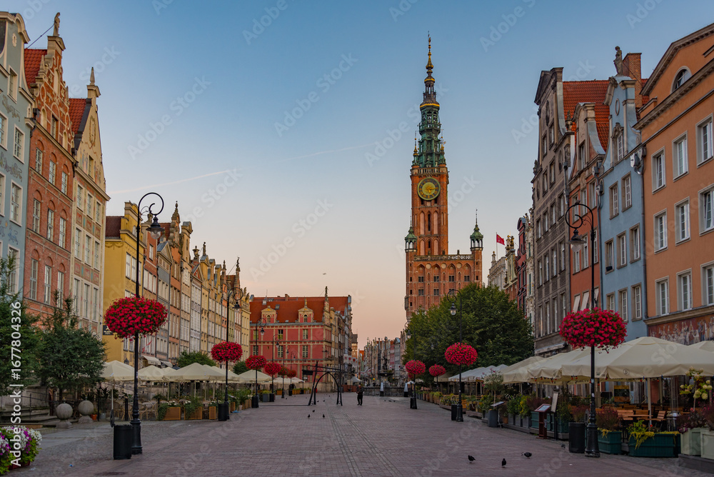 Fototapeta premium Sunrise view of Dlugi Targ square in Gdansk, Poland