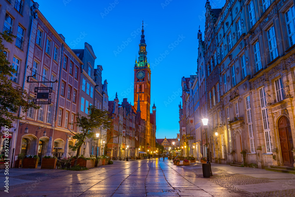 Fototapeta premium Sunrise view of Dlugi Targ square in Gdansk, Poland
