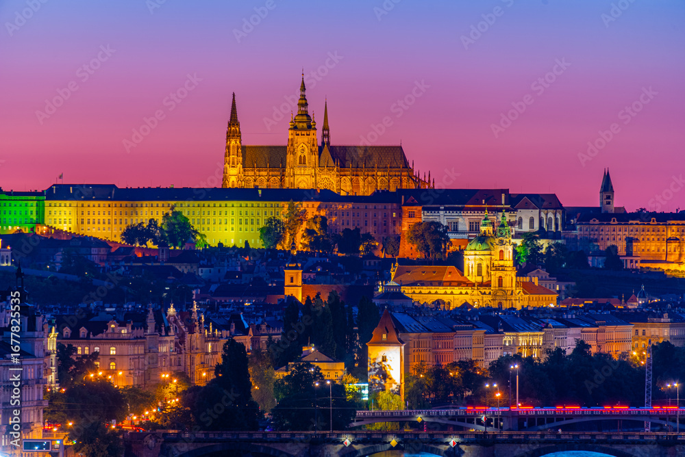 Obraz premium Sunset panorama of Prague from Vysehrad, Czech republic