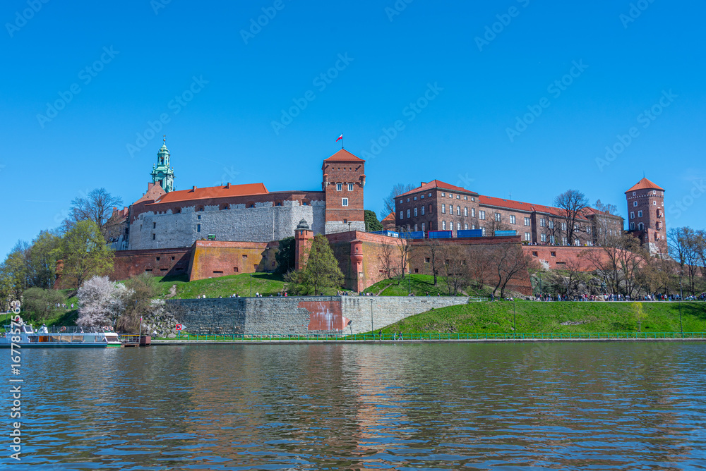 Fototapeta premium Wawel castle in the polish city Krakow/Cracow reflected on the V