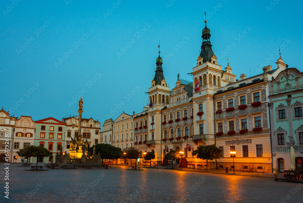 Obraz premium Sunrise view of the historical town hall at Pernstynske namesti