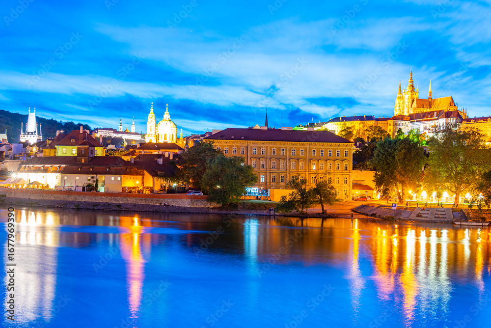 Fototapeta premium Sunset view of the Prague castle and vltava river in Prague, Cze